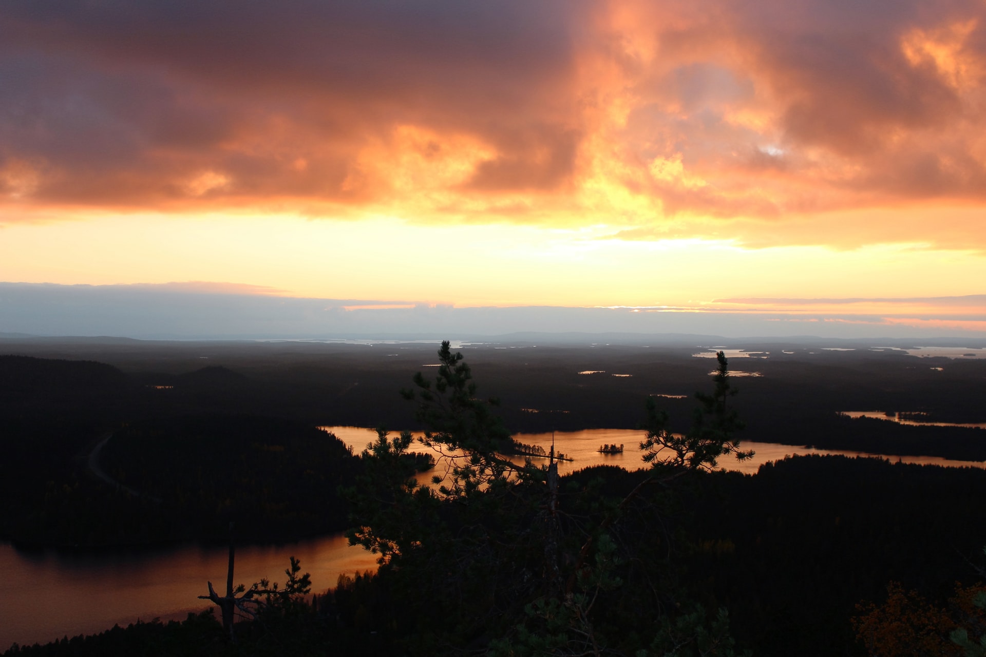 Midnight sun in Kuusamo Finland MunPolku